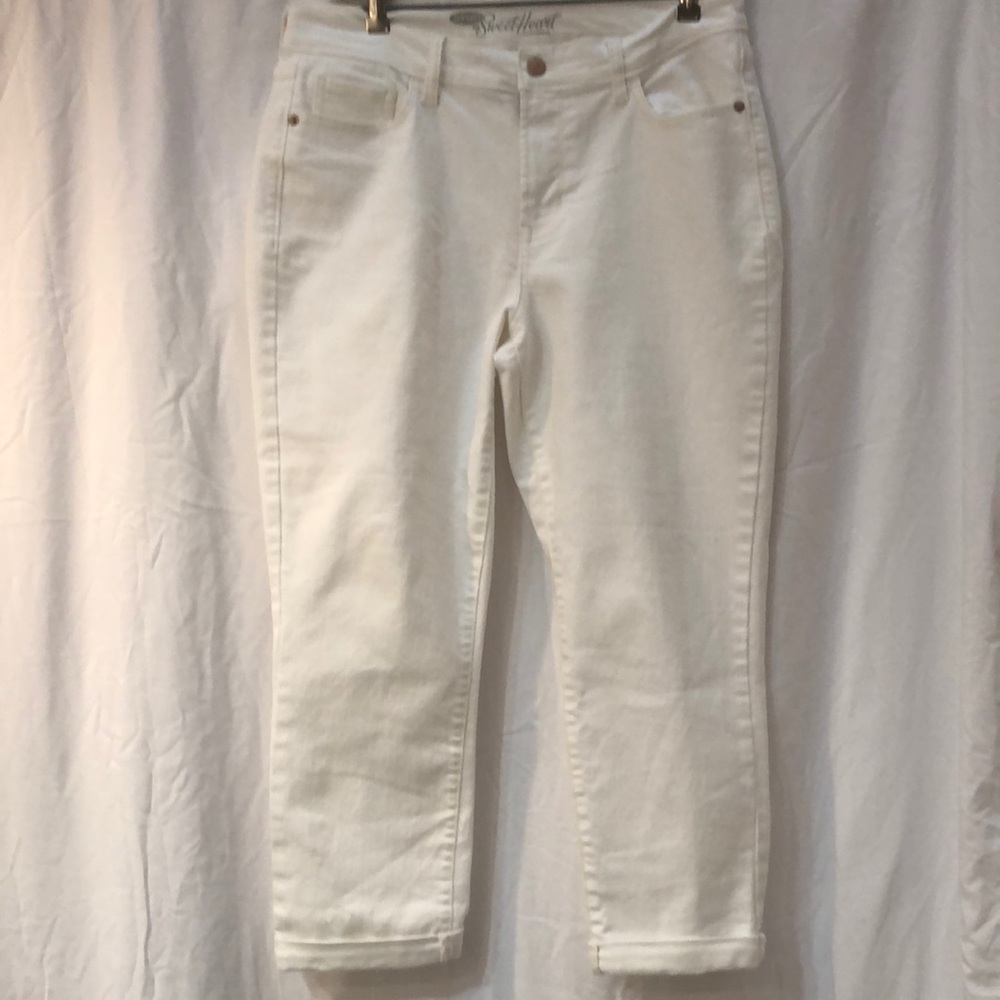 White denim cropped jeans